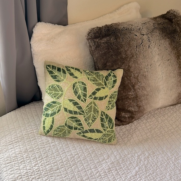 Pier 1 fully Beaded sequins green Leaf boho tropical art Decorative Pillow 14X14 - Picture 1 of 16